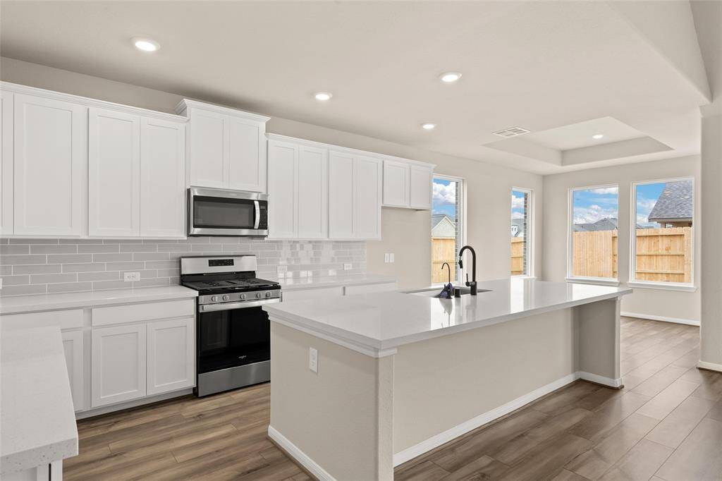 Note: Sample product photo. Actual exterior and interior selections may vary by homesite.