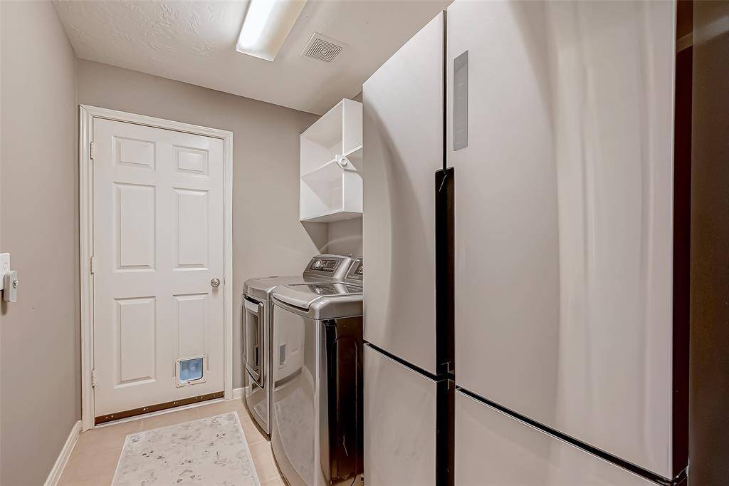 spacious laundry room on 1st floor