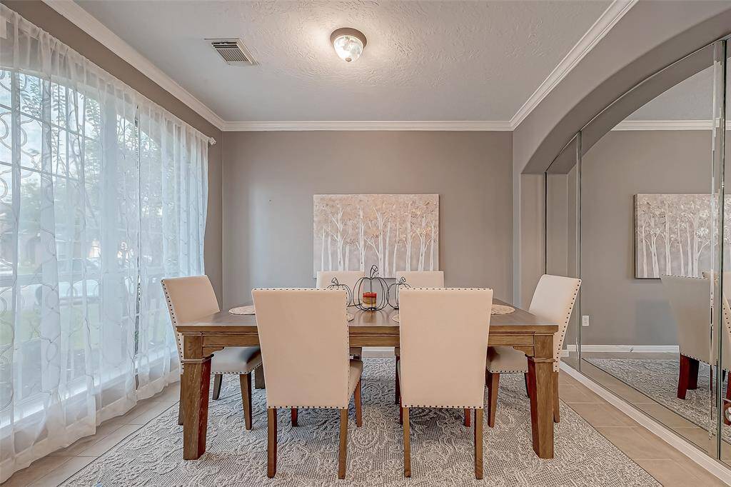 plenty of room for a large table, or extra sitting room
