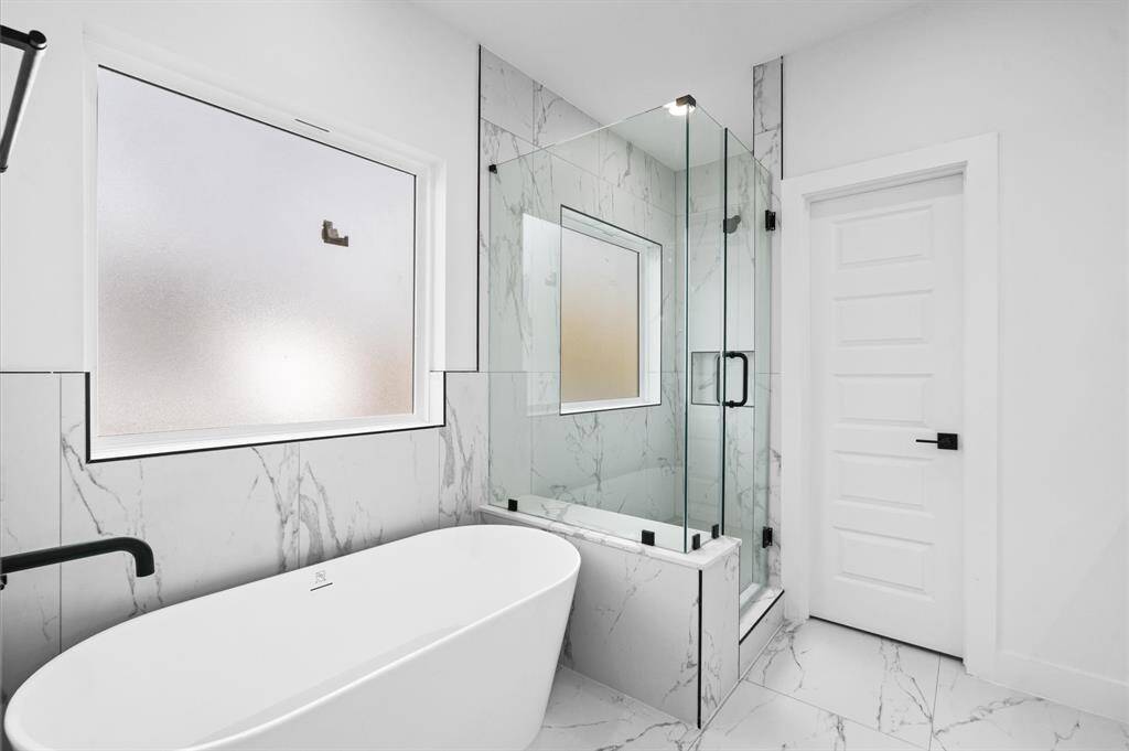 Freestanding tub