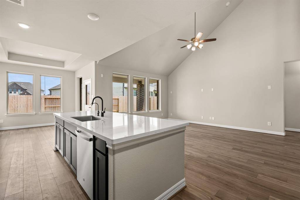 note: Sample product photo. Actual exterior and interior selections may vary by homesite.