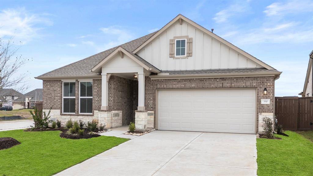 Welcome home to 330 Steam Bend Way located in the community of Brookwater and zoned to Lamar CISD.