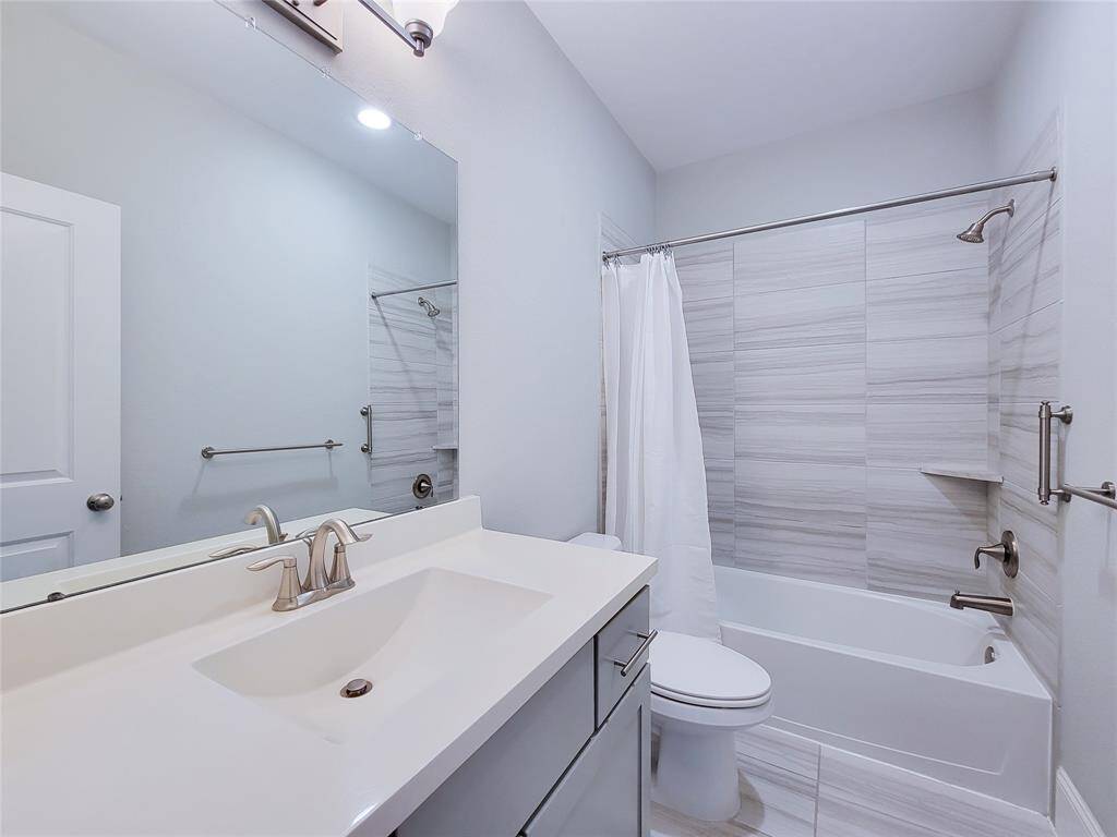 secondary bathroom