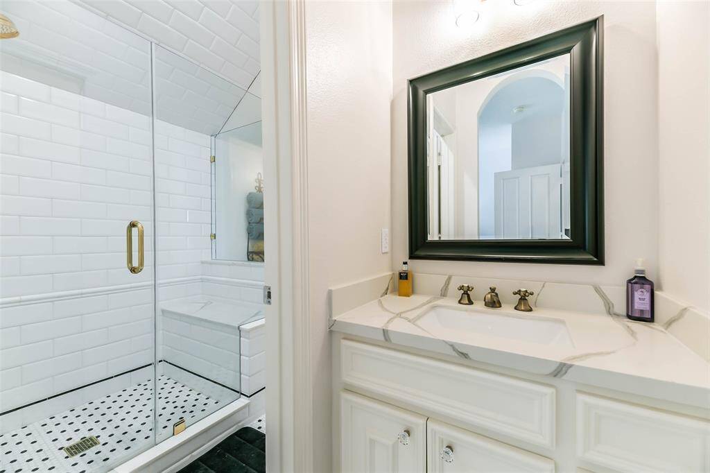 Main house upstairs bathroom