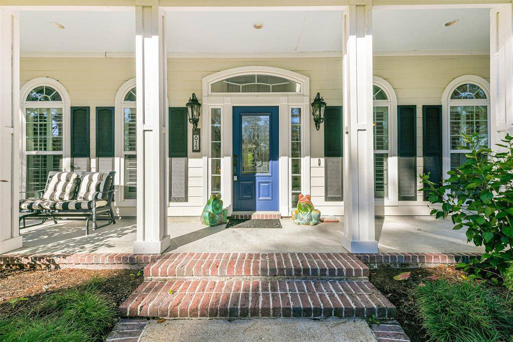Nice porch to enjoy your  afternoons
