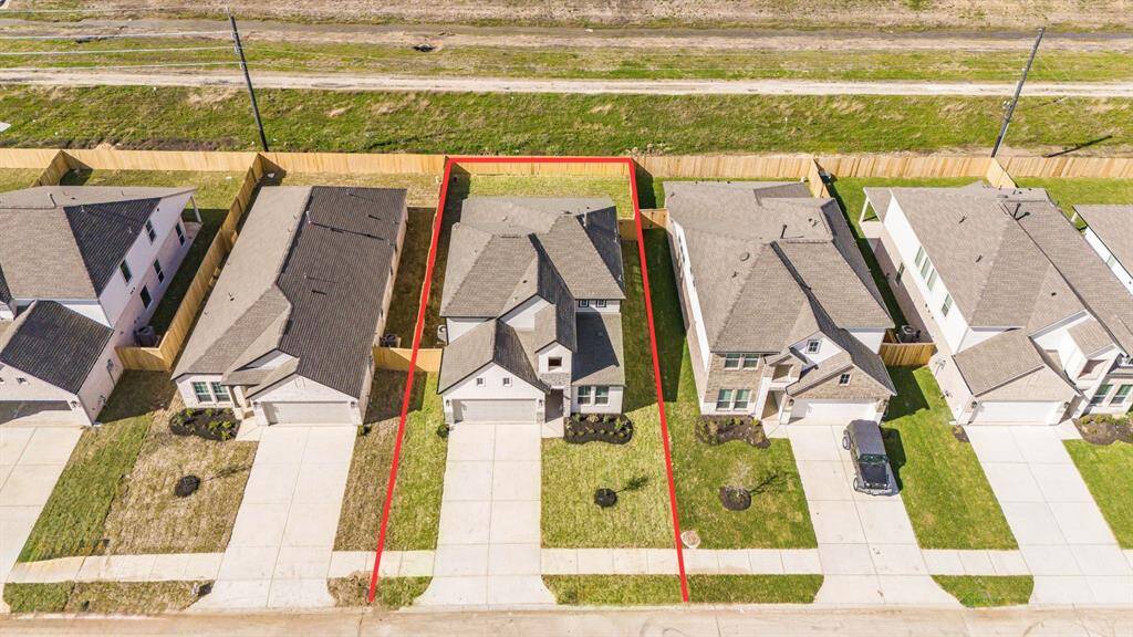 This home sits on a large lot with NO BACK NEIGHBORS, ample yard space in front and the back, lush landscaping and a well-maintained yard.