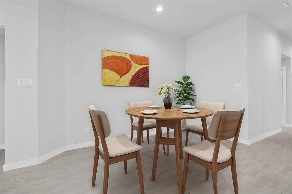 You and your guests will certainly dine in style in this amazing dining room! Featuring recessed lighting, neutral paint, high ceilings, and tile flooring! Perfect space to entertain family and friends!