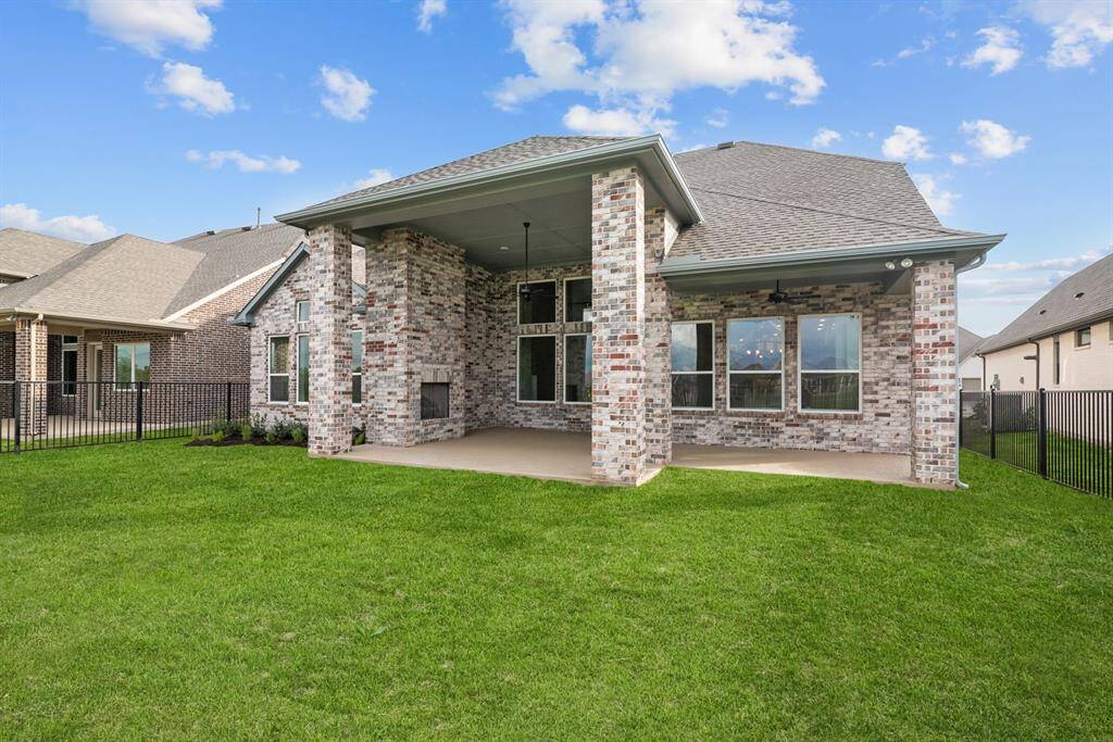 Welcome to The Alford by David Weekley Homes. Move-In-Ready Now!