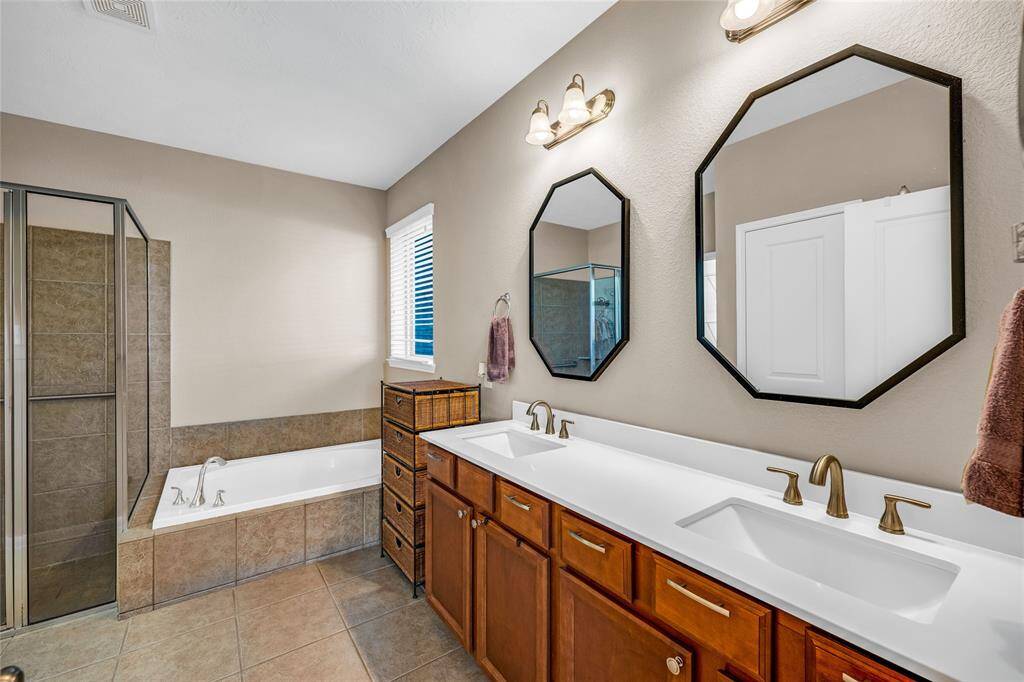 Newly updated primary suite!