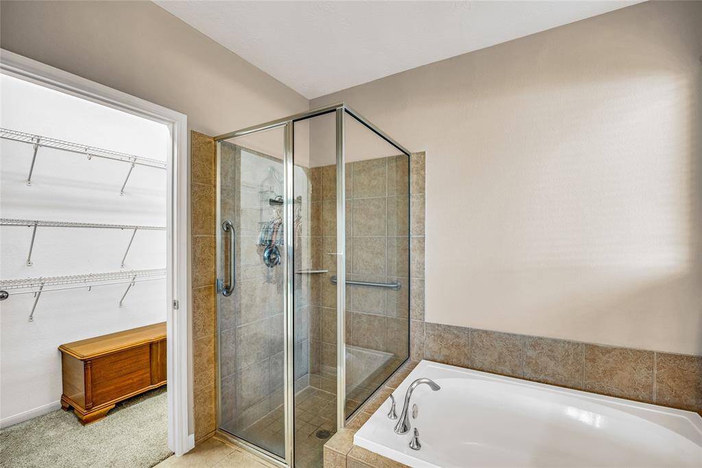 Shower & soaking tub!