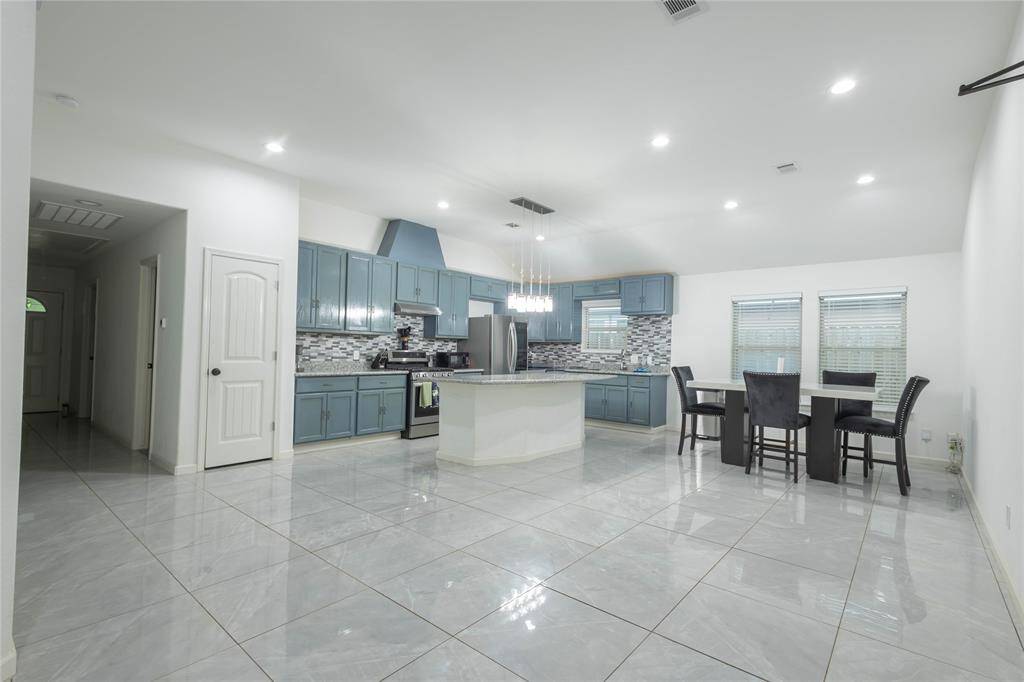 Open Kitchen