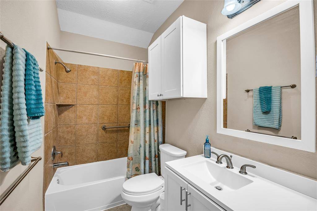 Full bathroom upstairs.