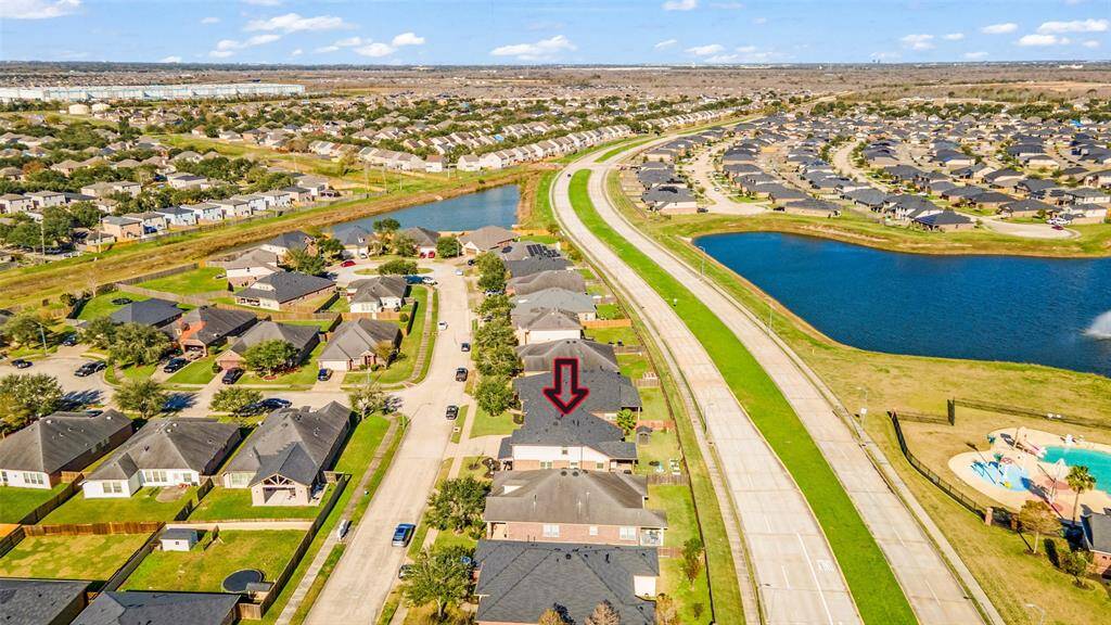 Neighborhood aerial.