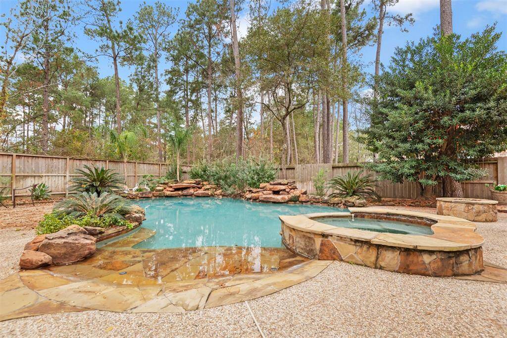 Relax in style with a beach-style pool entry and inviting tanning ledge.