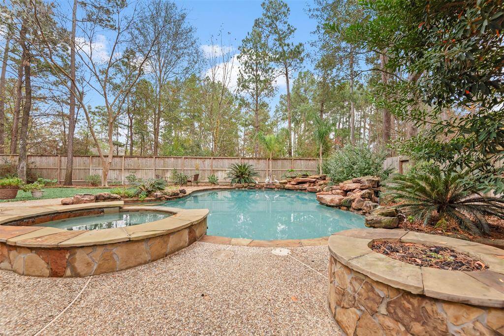 Cozy gas fire pit perfect for outdoor gatherings and relaxation.