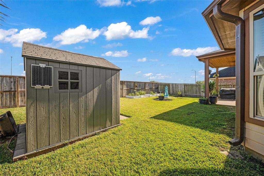 Shed to stay with the home!