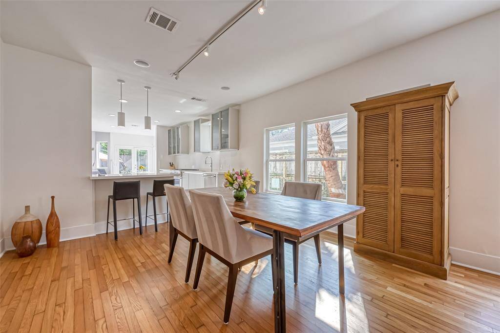 Hardwood floors Throughout the living areas.