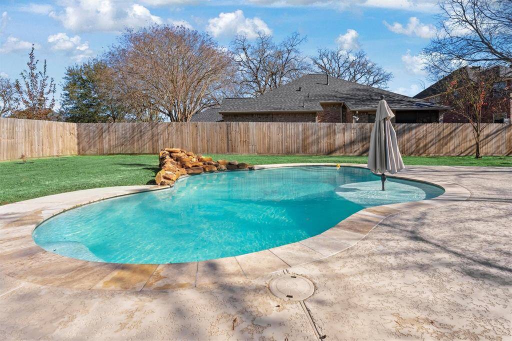 Lovely pool to relax and tan in the privacy of your own home.
