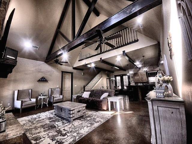 These beautiful beams add such character to the already beautifully architectural design