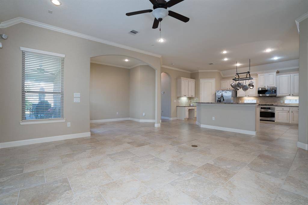 Open concept split floorplan. Great space for entertaining.
