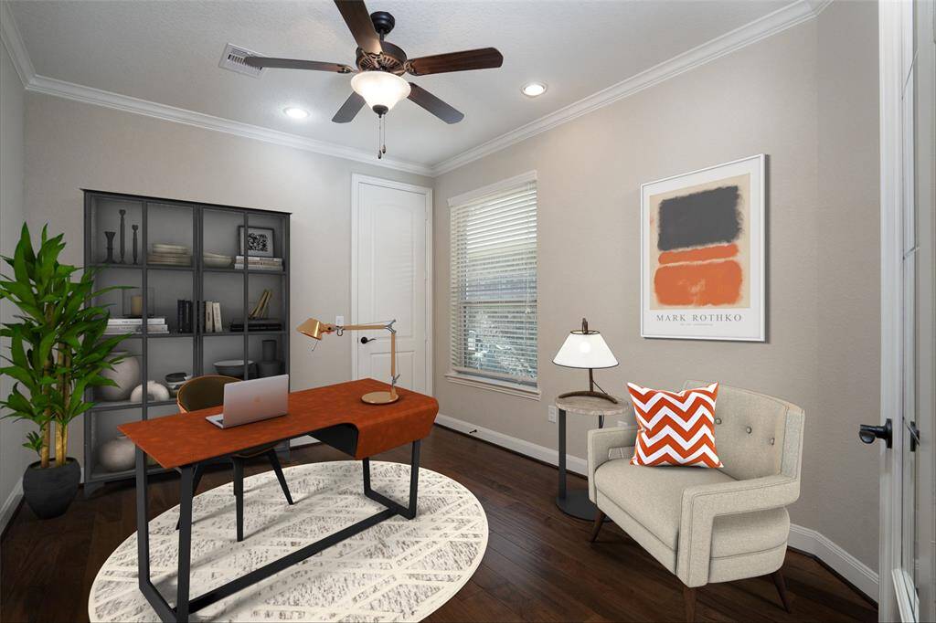 2nd bedroom with walk in closet. Window faces the front yard.