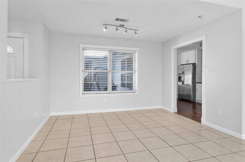 Dining room.