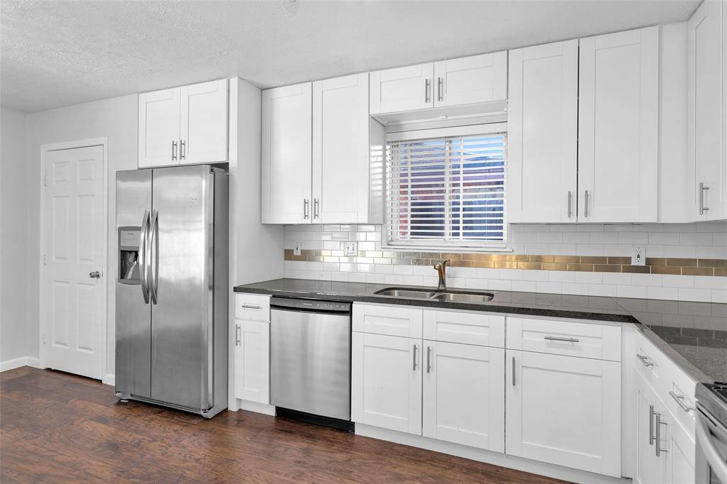 Fully updated kitchen.