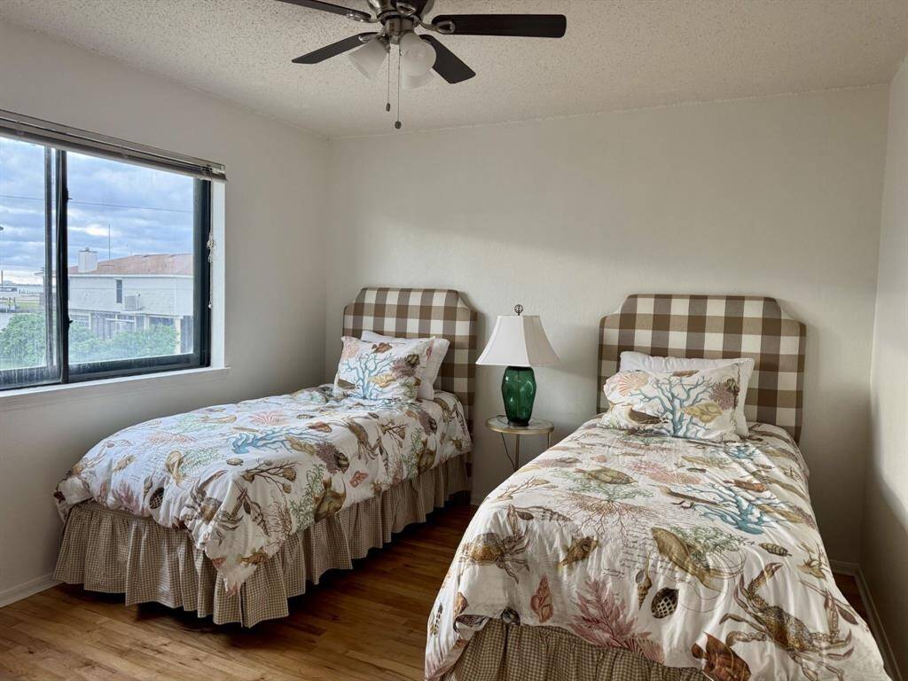 guest room off of family room