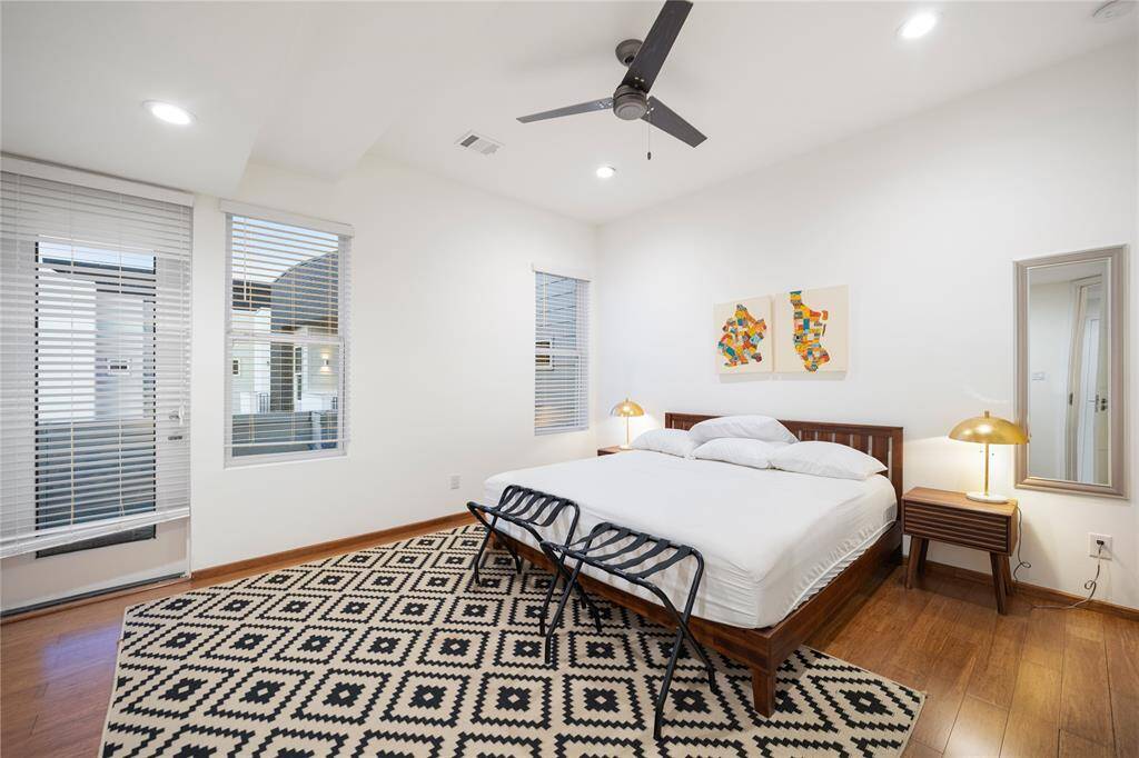 Large primary bedroom.