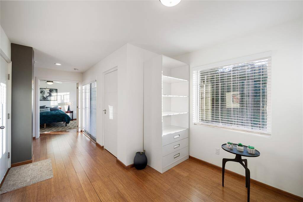 Flex space for home office, library or gym equipment!