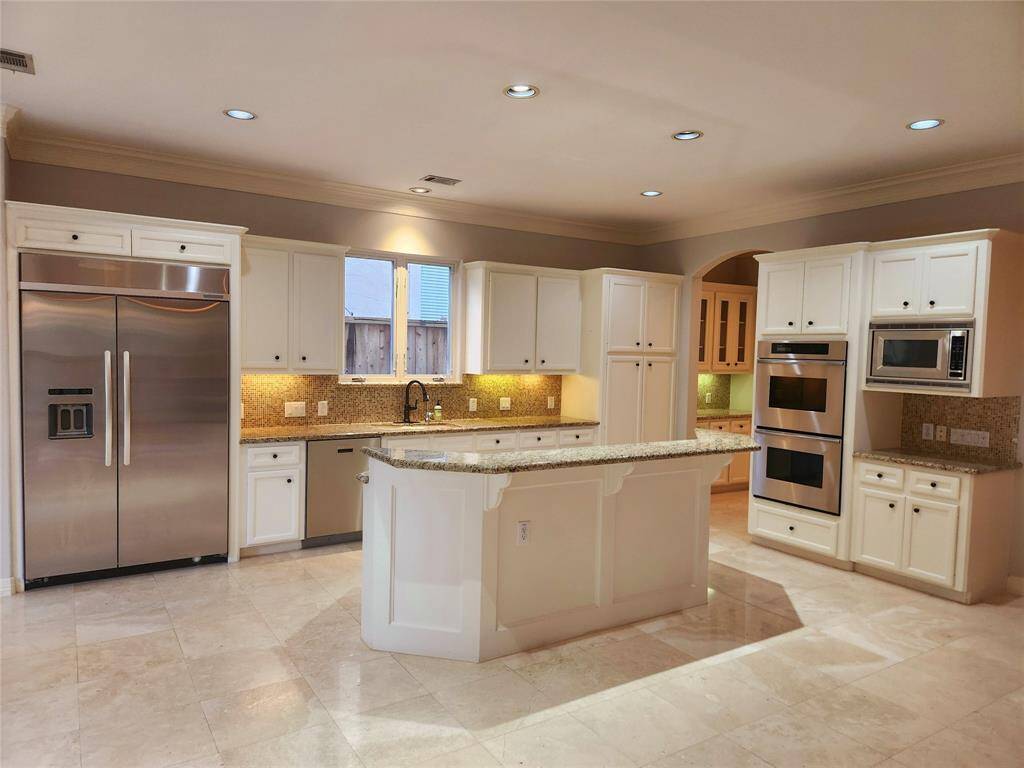 Cook top island would make a great breakfast bar or entertaining area.