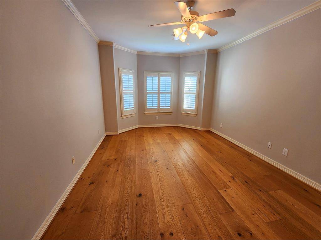 Secondary bedroom #2 with a jack/jill bathroom and walk-in closet.