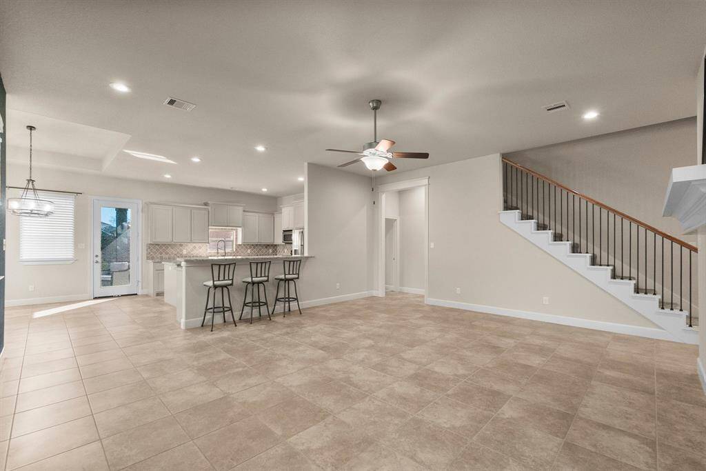 Beautiful neutral tones for decorating ease