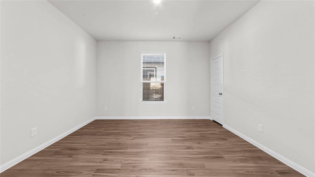 Extra room that you can use as an office or reception area for visitors