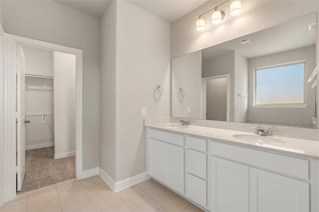 Note: Sample product photo. Actual exterior and interior selections may vary by homesite.