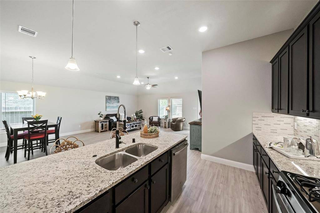 The kitchen has a bar area for busy mornings and entertainment.