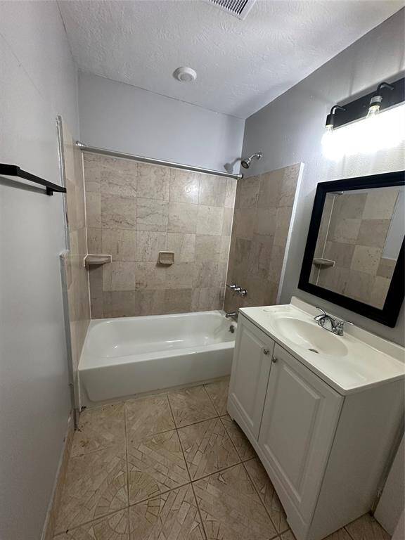 Primary Bathroom with Tub/Shower combo