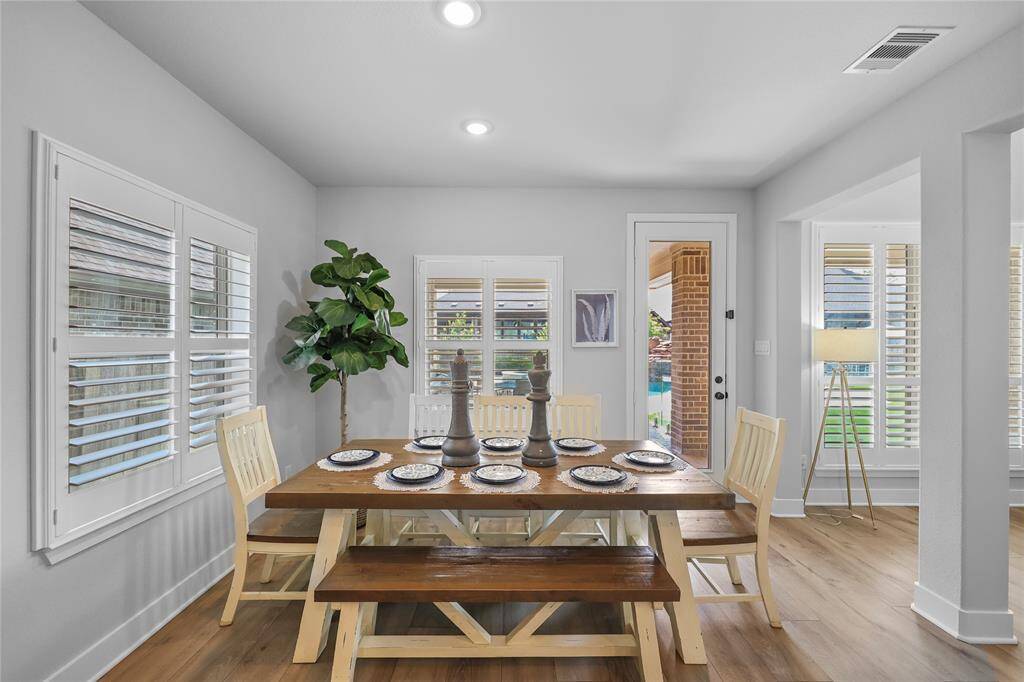 The breakfast/dining room can easily accommodate a large sized table and is perfectly positioned to enjoy the great views of the backyard. The plantation shutters are also featured in this room as well to finish out this space.