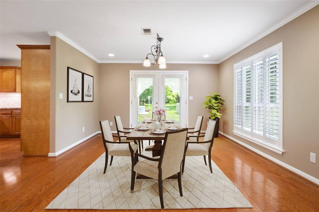 Virtually staged to show the space in this dining allows for a generous size dining table and chairs, hutch or buffet. Perfect for large family gatherings or entertaining guests.