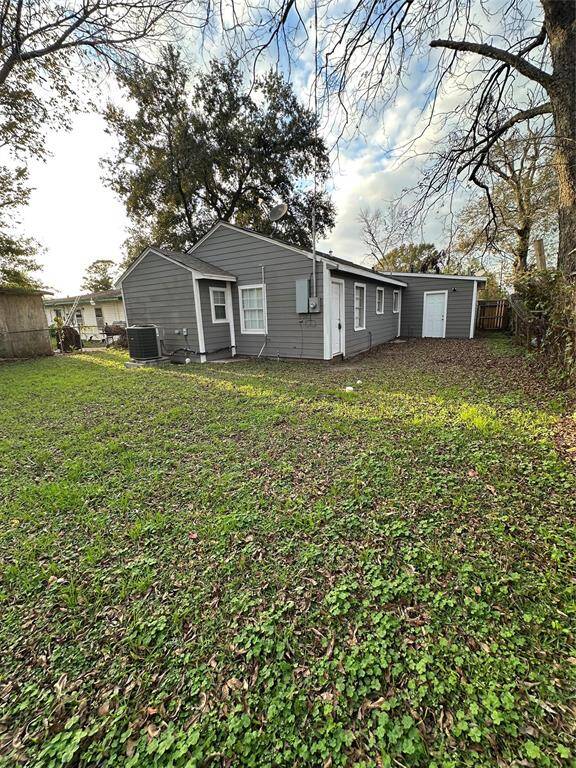 Spacious Backyard for those family gatherings