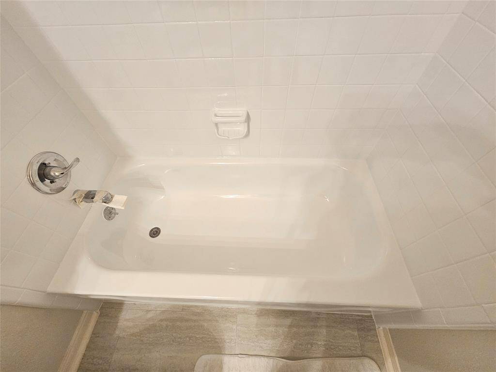 Freshly resurfaced tub and shower in both baths!!