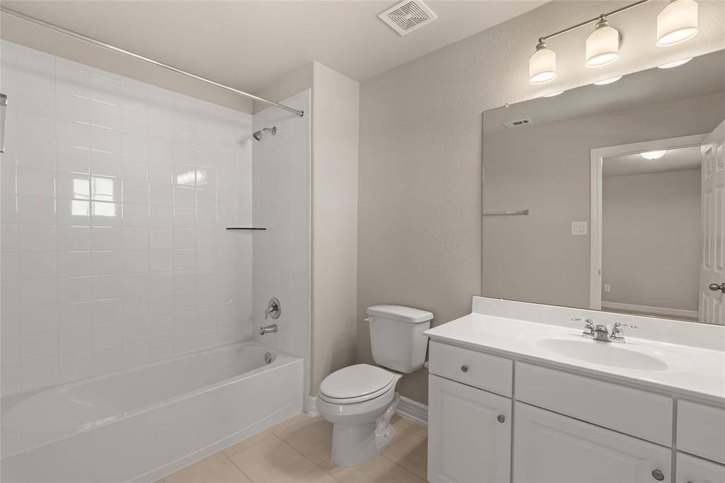 Note: Sample product photo. Actual exterior and interior selections may vary by homesite.
