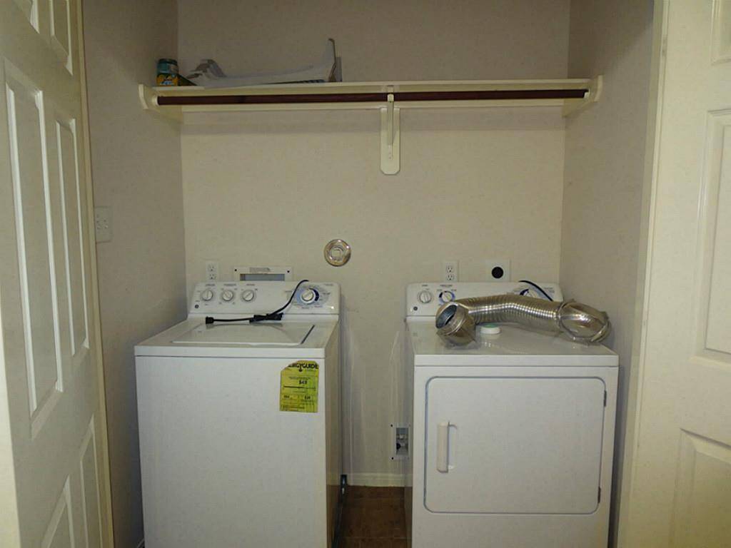 washer and dryer are included
