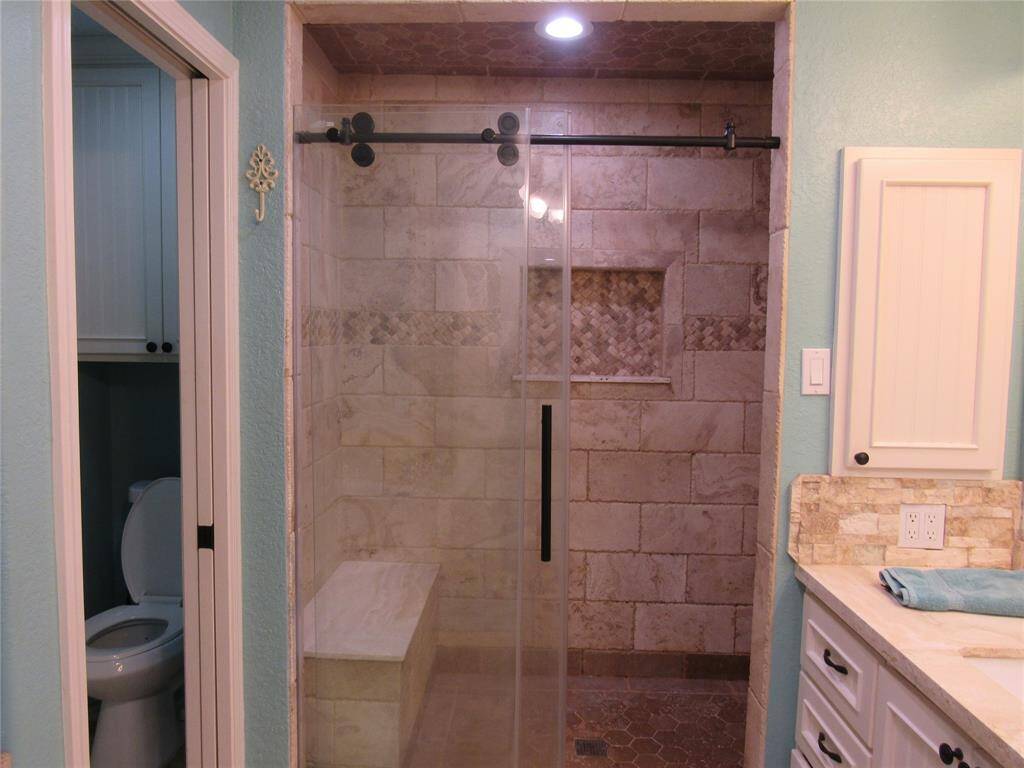 Seperate large shower in Primary
