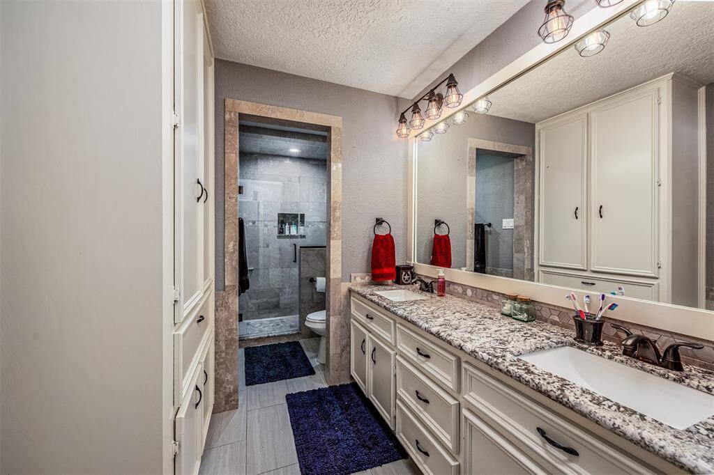 2nd primary bath with shower and double sinks