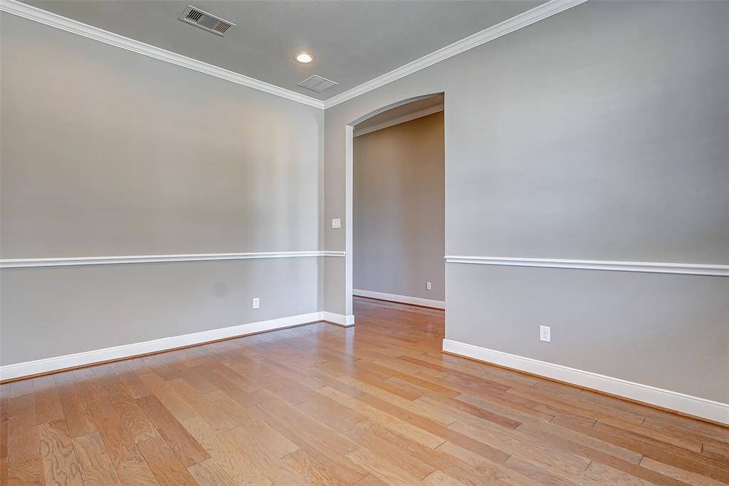 Flex/Dining Room located by the front door.