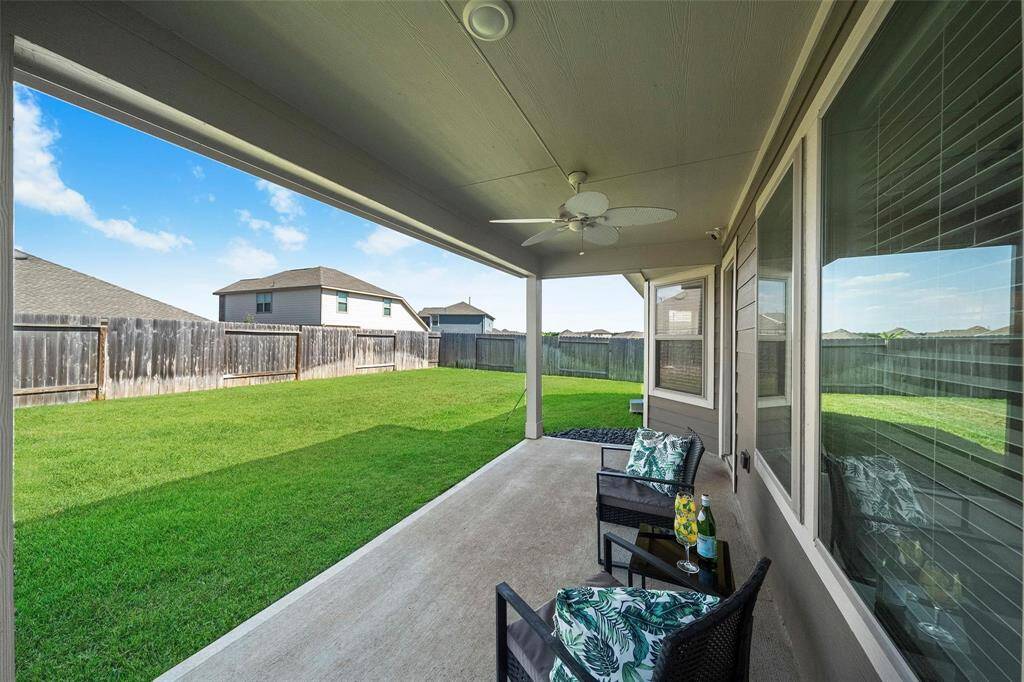 Enjoy this covered back patio!