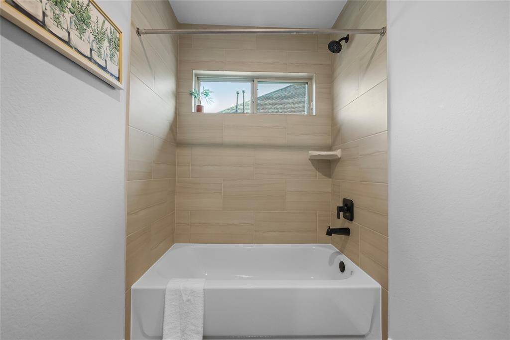 The shared bathroom and shower between bedrooms 3 and 4.