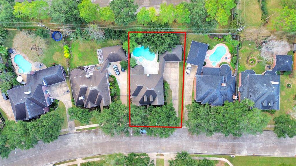 An overhead view of 3511 Cinco Lakes Drive.