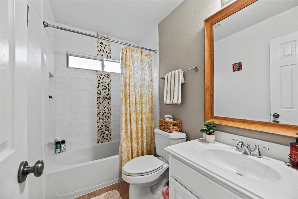 Located in the Cinco Ranch community with all the amenities.